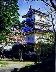 春の杵築城